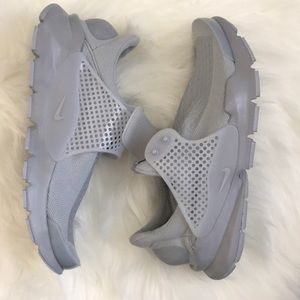 BNWB Nike Sock Dart size 7M or 8.5W